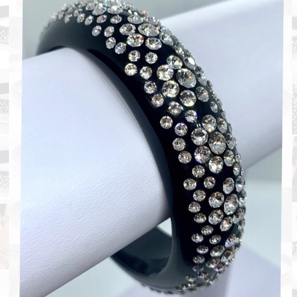 Acrylic Bangle Bracelet Embellished With European Crystal Stones - Picture 7 of 10